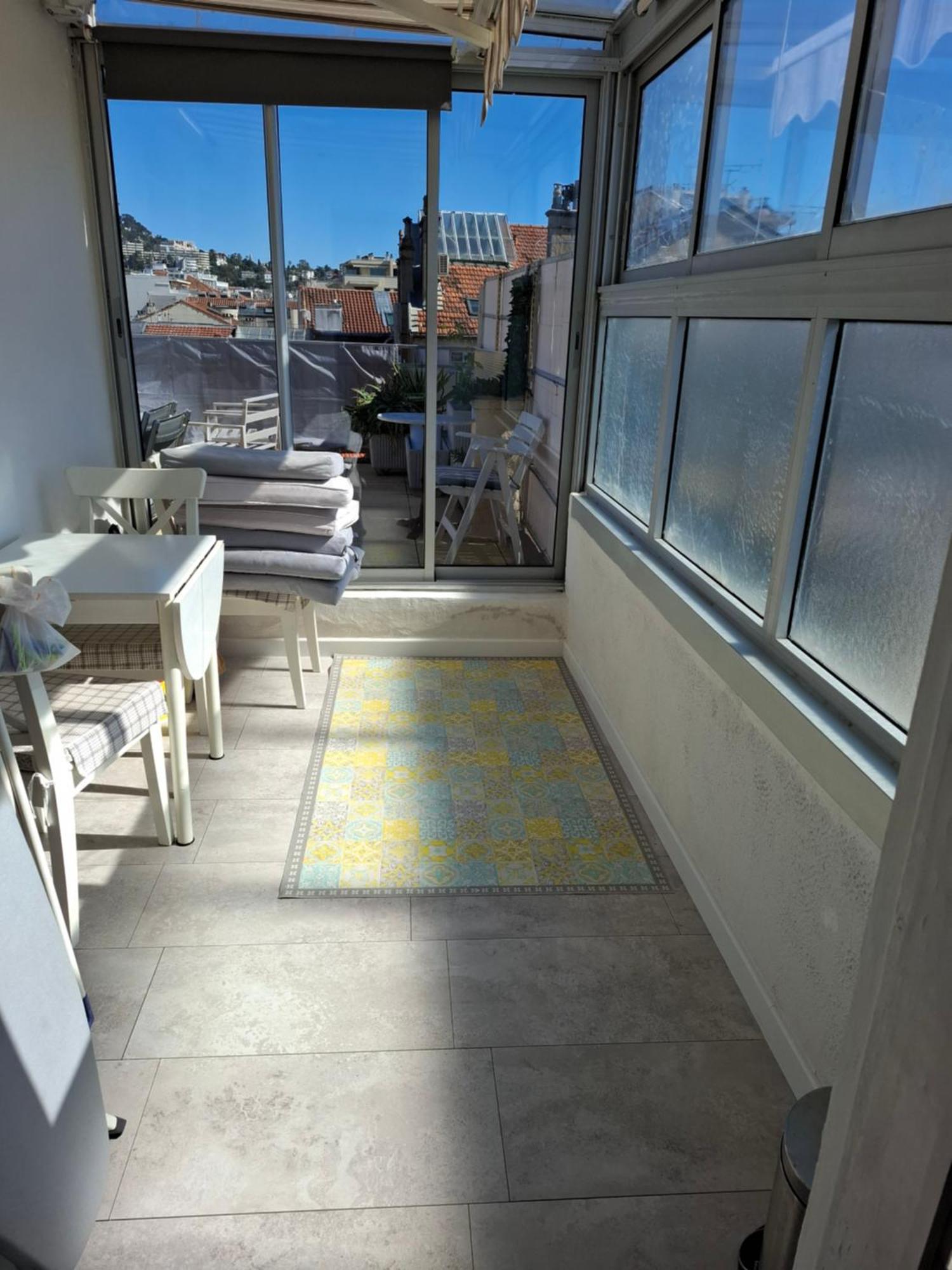 Apartment Mace9